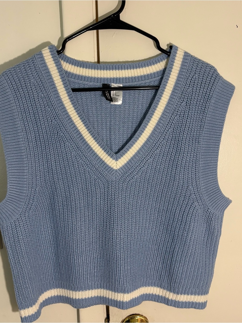 Light Blue V-Neck Sleeveless Knit Vest with Cream Trim
